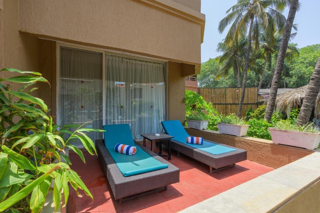 هتل ویسپرینگ پالمز